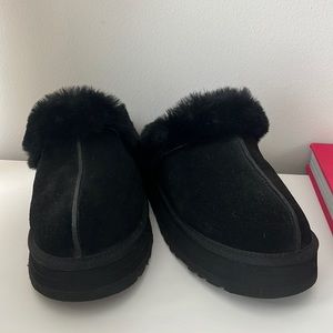 Platform UGG Black Slipper Size 8 Womens NEVER WORN